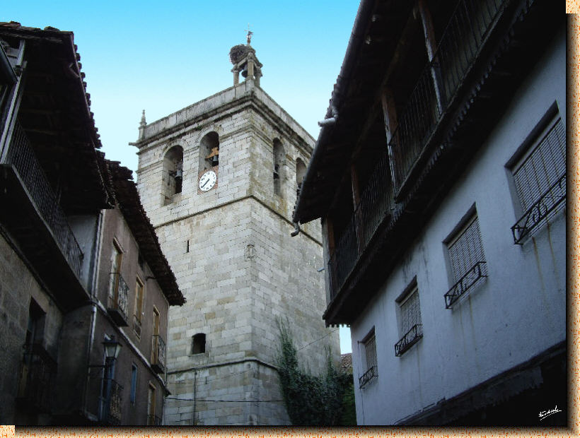 Torre de la iglesia del pueblo dedicada a Nstra Sra de la Asunción
