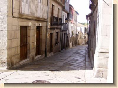 Calle del casco histórico en Allariz.