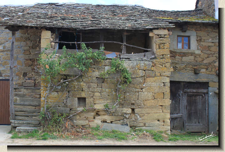 Vieja casa de arquitectura tradicional