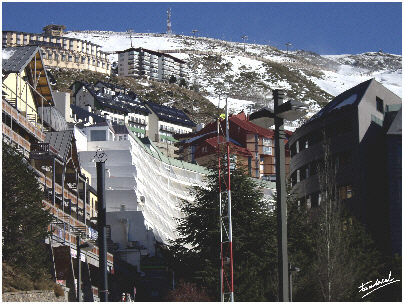 Estación de esquí en la base del Pico Veleta